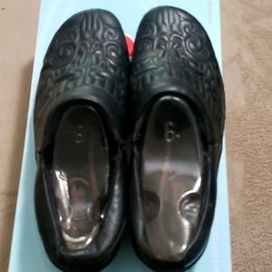 Klogs Mission Quilted Black Leather Clogs